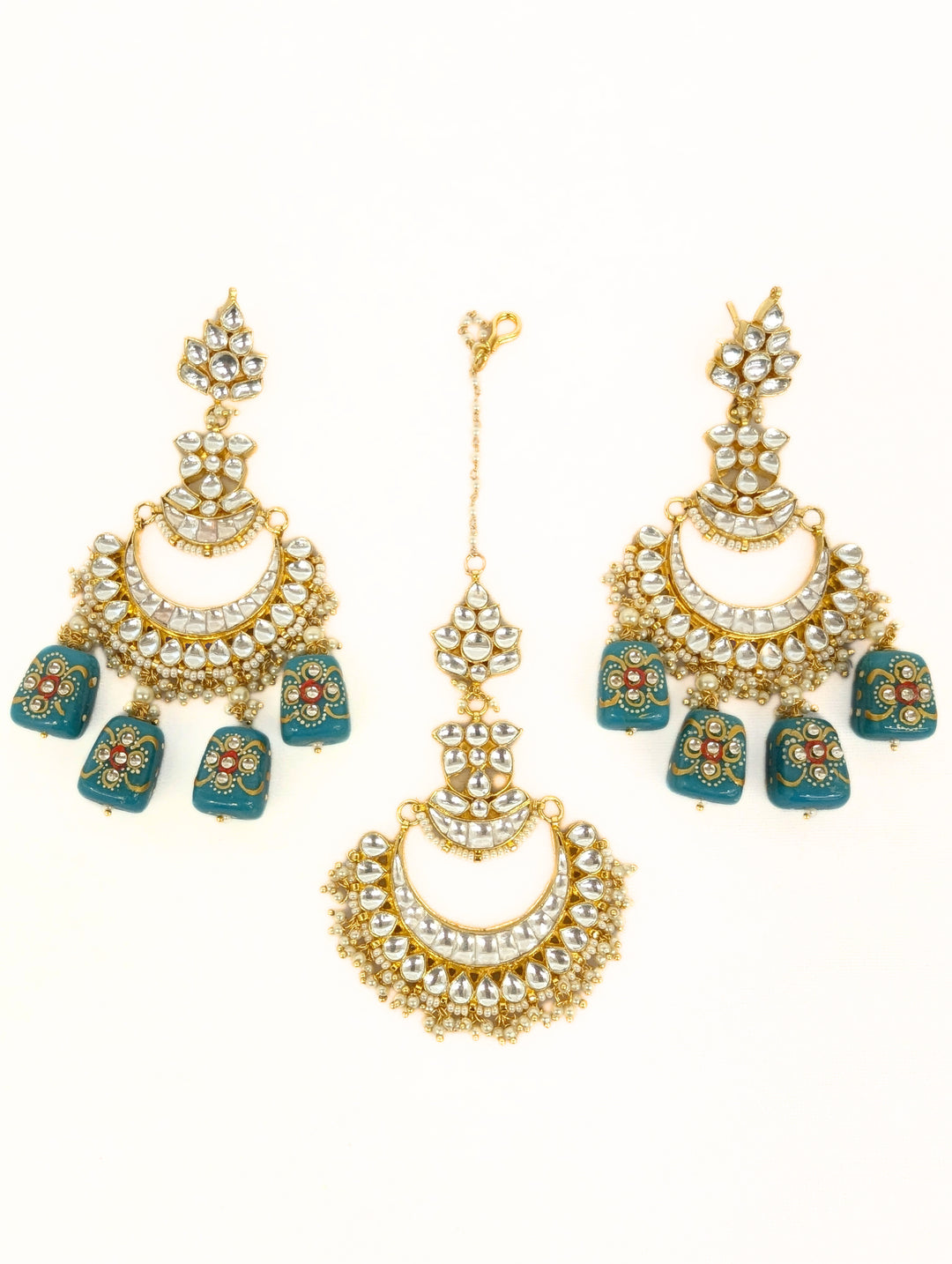 JAYA MINAKARI EARRING AND TIKKA