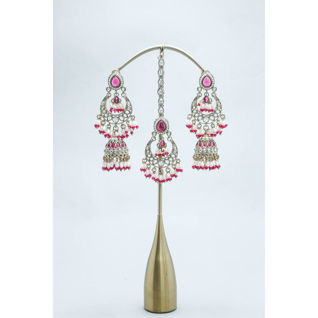 PRIYA POLKI EARRINGS WITH TIKKA