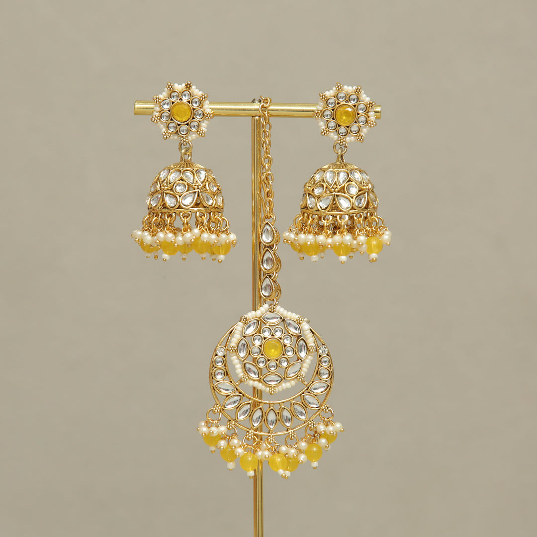 Girisha Kundan Earrings And Tikka