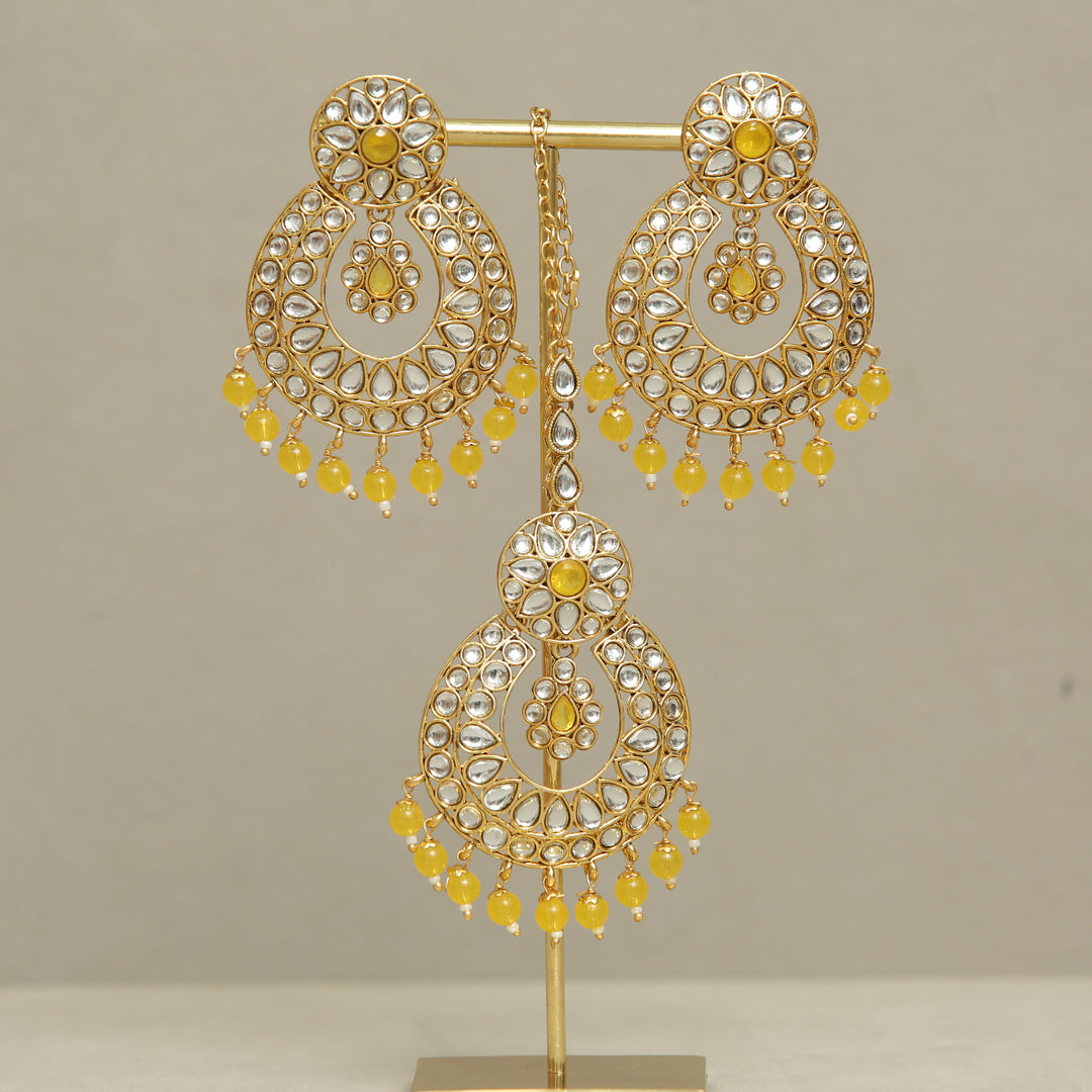 Harshita Kundan Earrings And Tikka