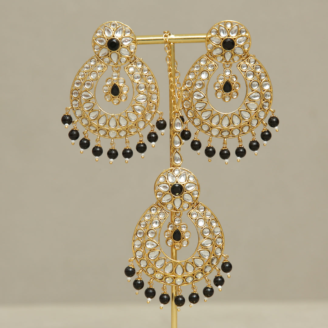 Harshita Kundan Earrings And Tikka