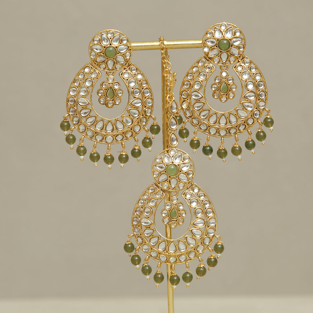 Harshita Kundan Earrings And Tikka