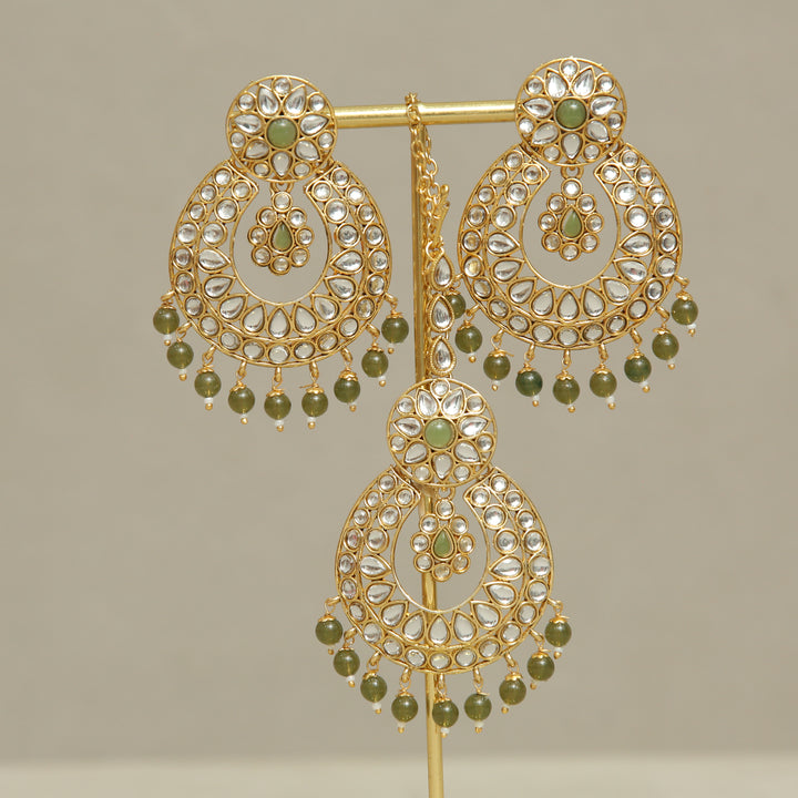 Harshita Kundan Earrings And Tikka