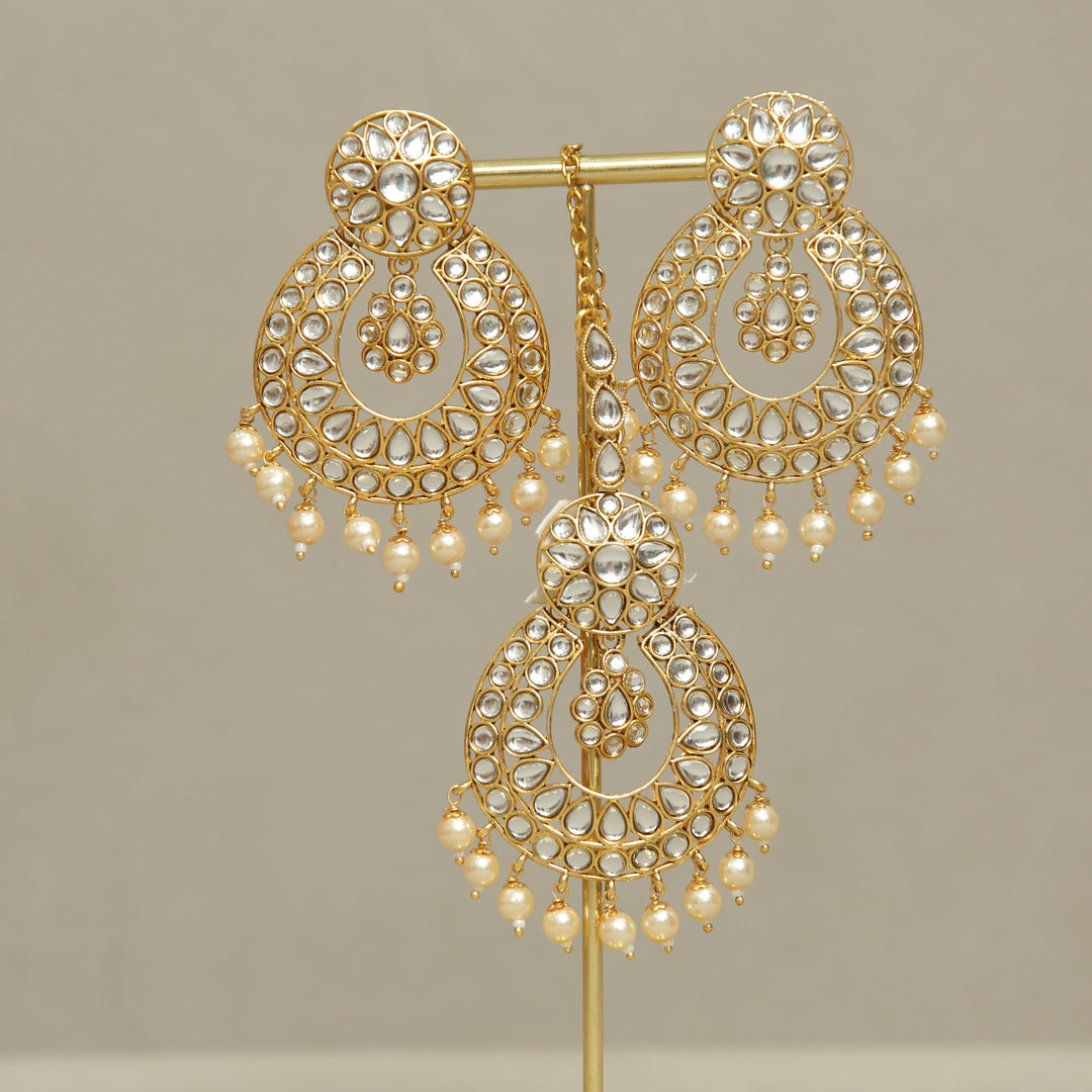 Harshita Kundan Earrings And Tikka