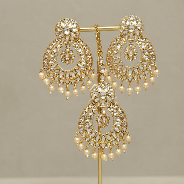 Harshita Kundan Earrings And Tikka