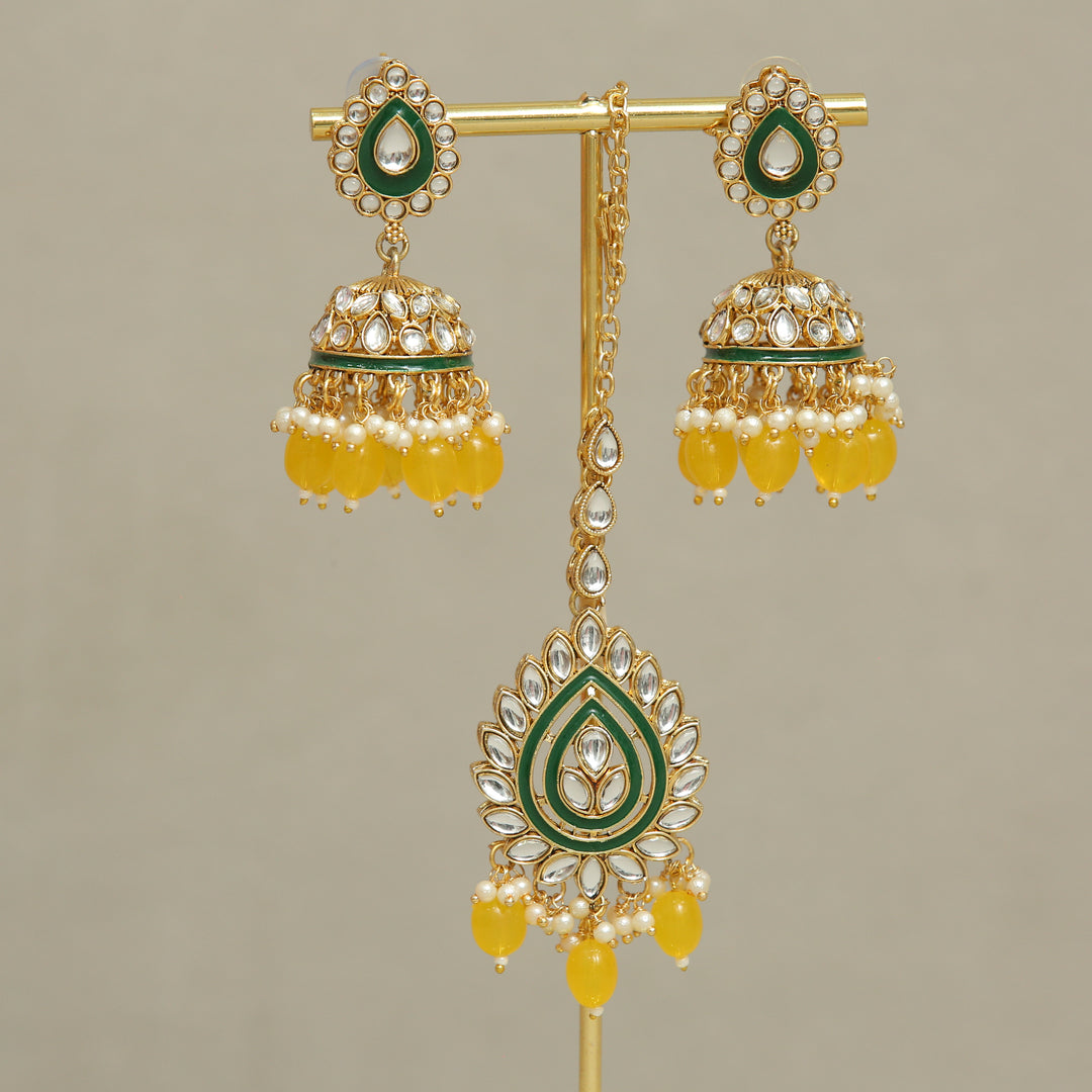 Myra Kundan Earrings And Tikka