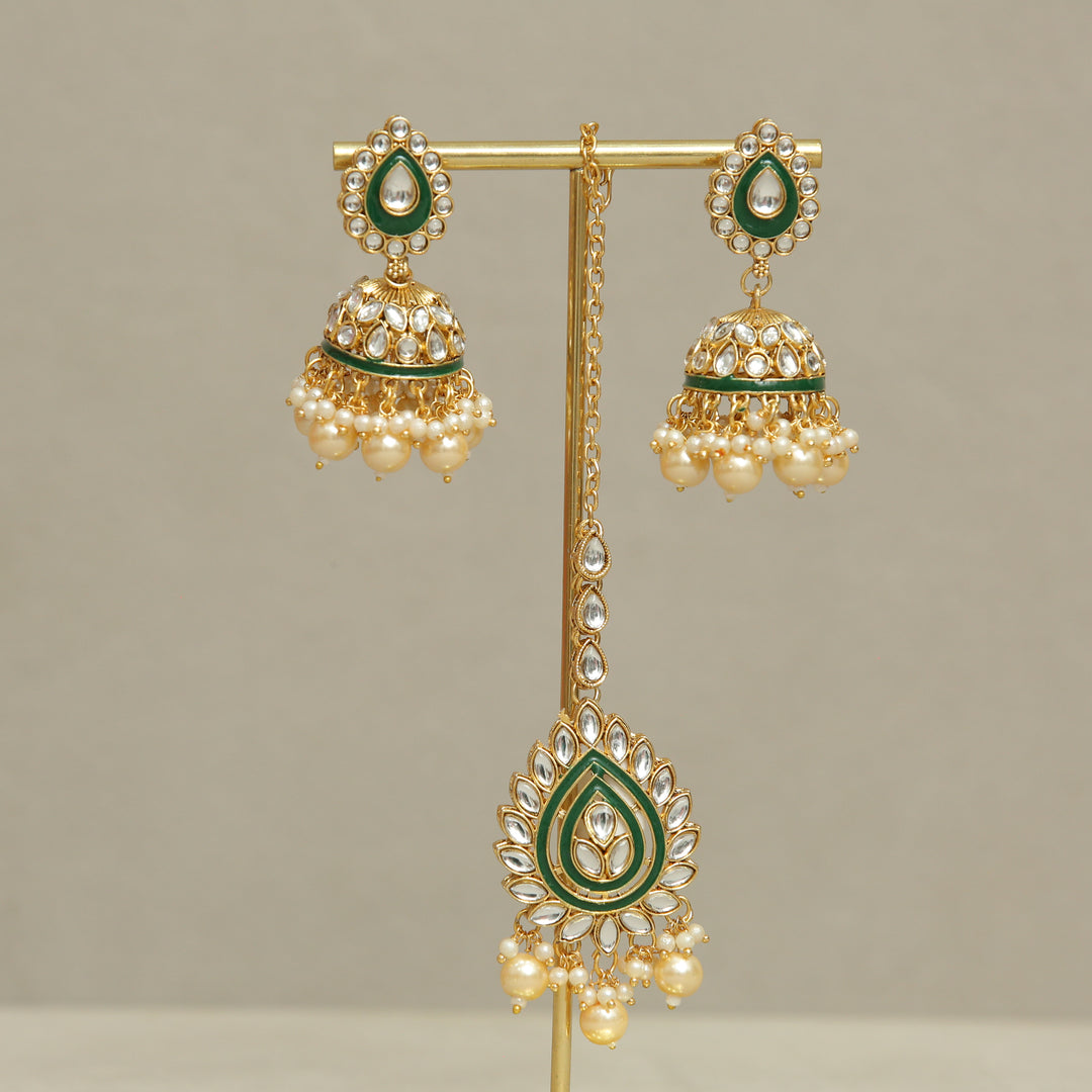 Myra Kundan Earrings And Tikka