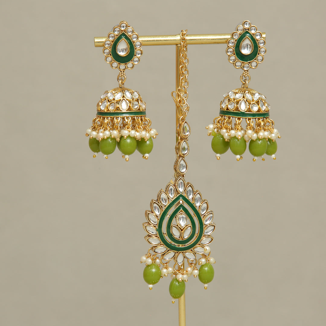 Myra Kundan Earrings And Tikka