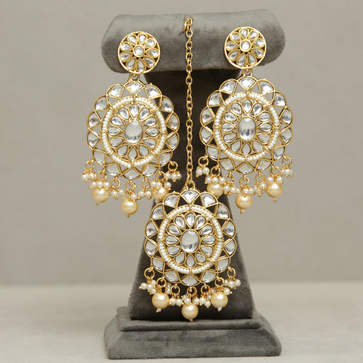 Melanie Kundan Earrings And Tikka