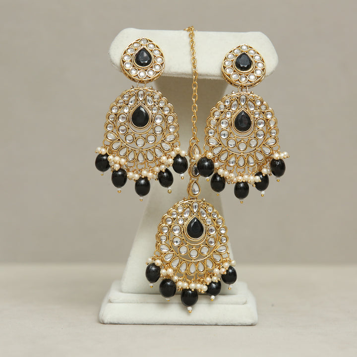 Binita Kundan Earrings And Tikka