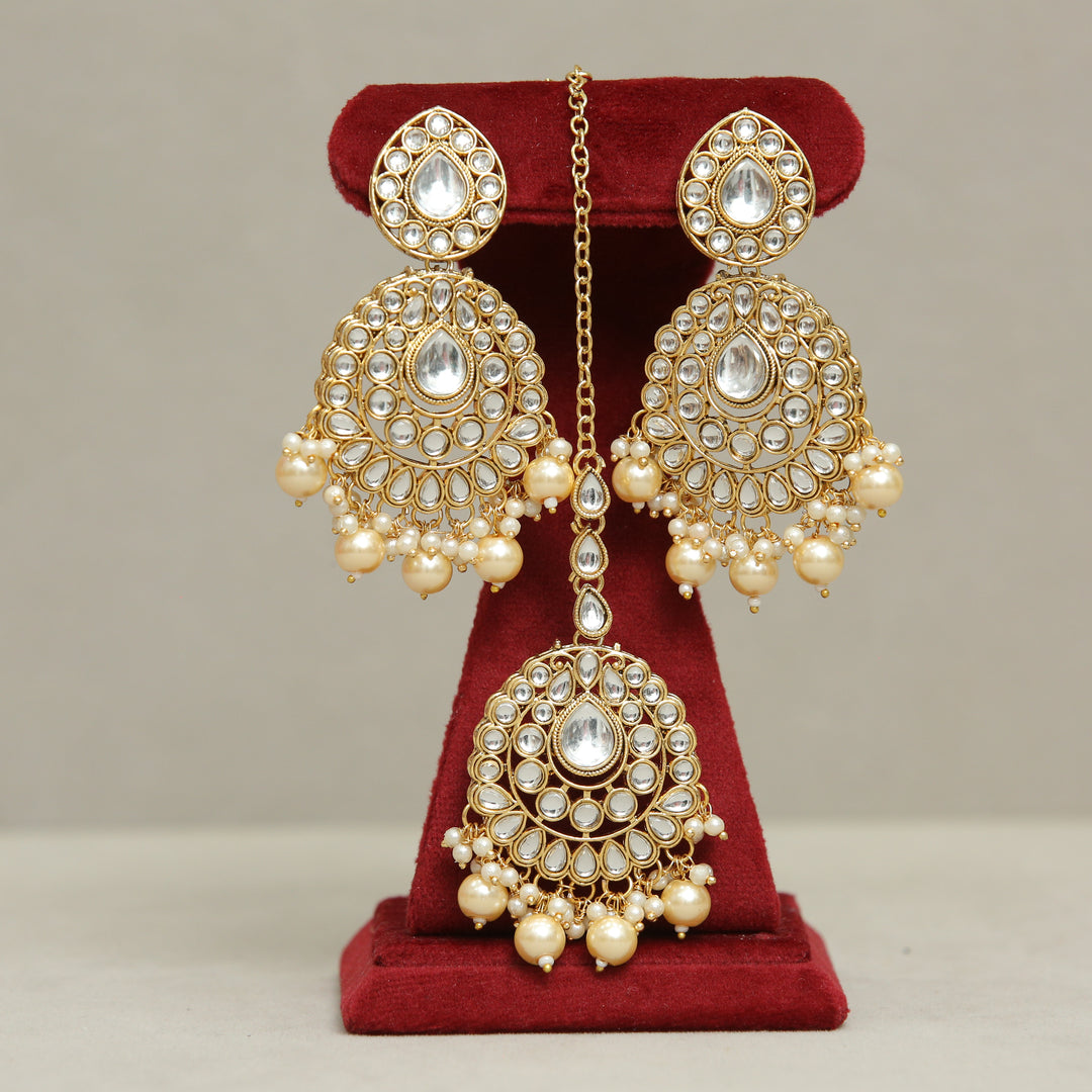 Binita Kundan Earrings And Tikka