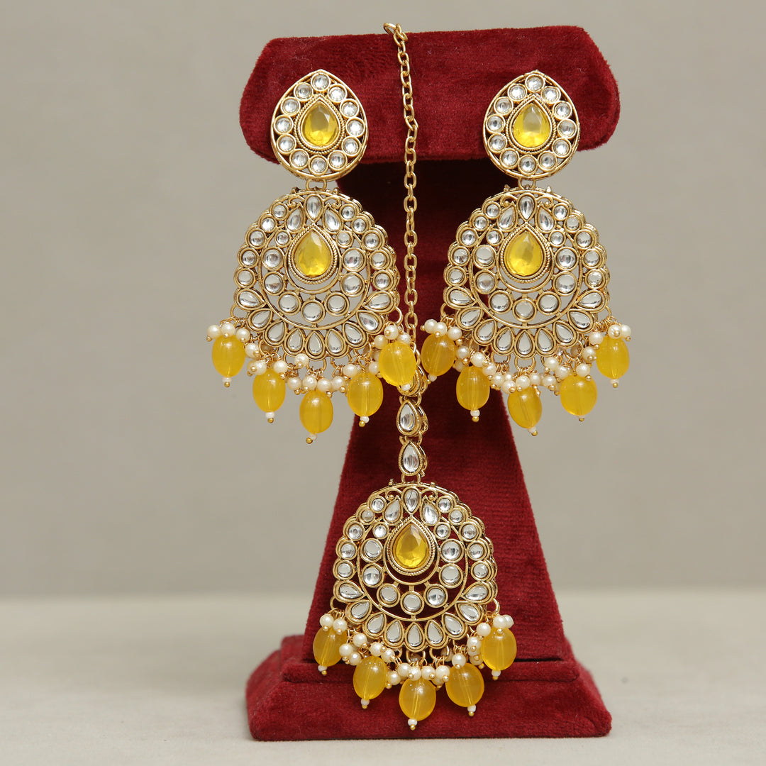 Binita Kundan Earrings And Tikka