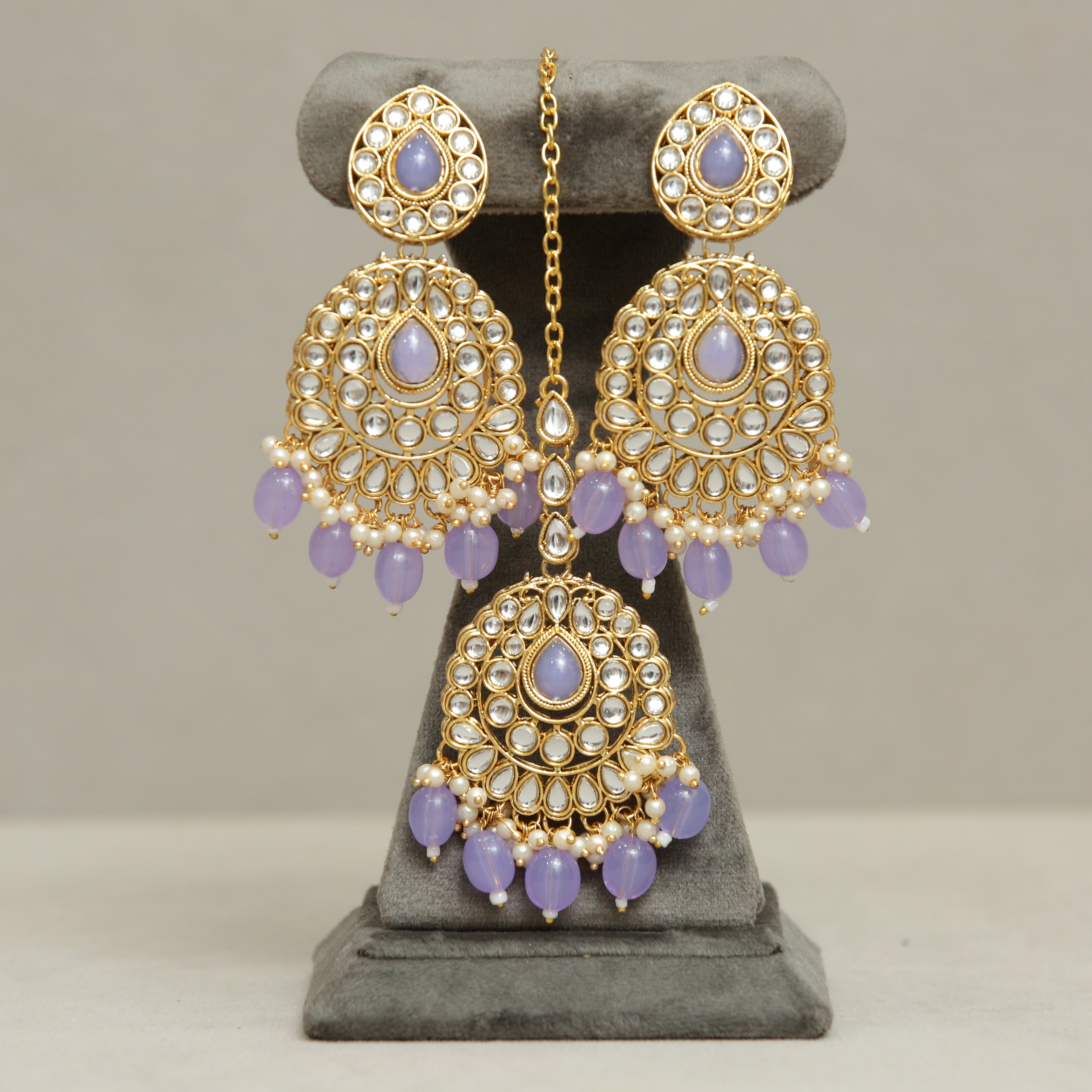 Binita Kundan Earrings And Tikka