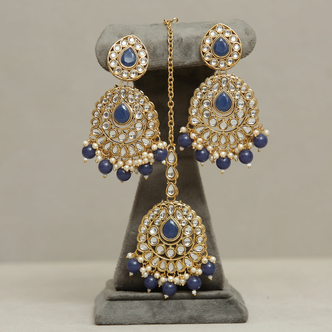 Binita Kundan Earrings And Tikka