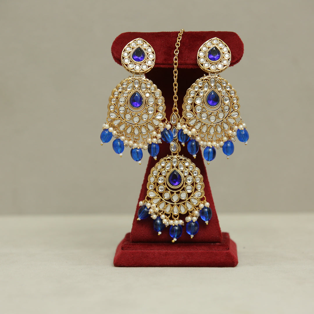 Binita Kundan Earrings And Tikka