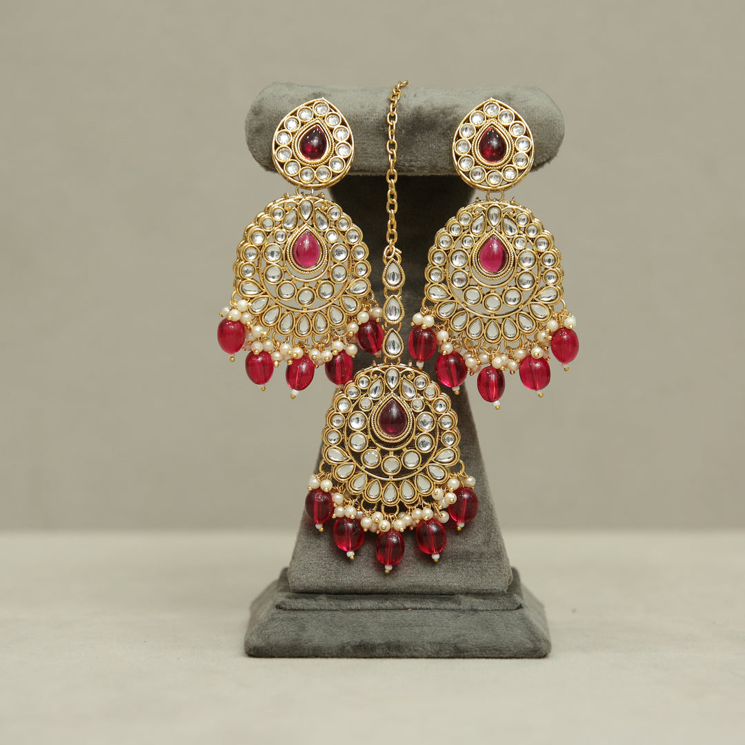 Binita Kundan Earrings And Tikka