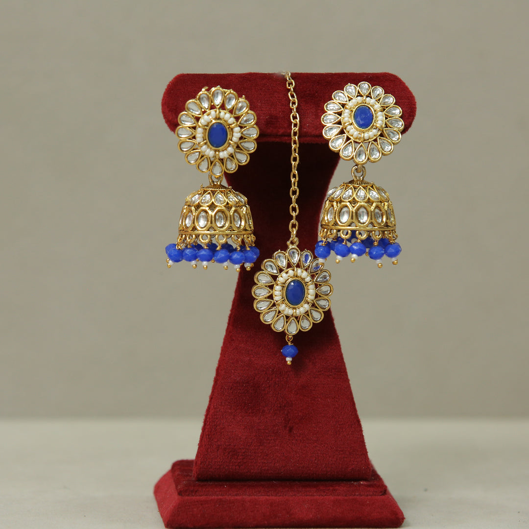 Kavya Kundan Earrings And Tikka