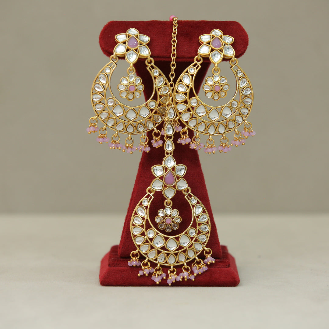 Neha Kundan Earrings And Tikka