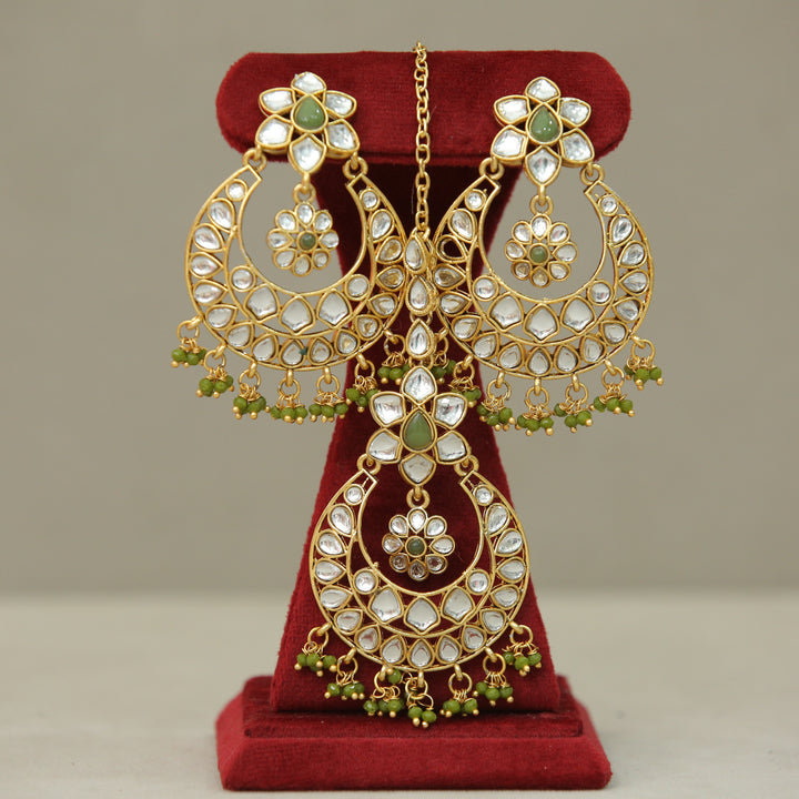 Neha Kundan Earrings And Tikka