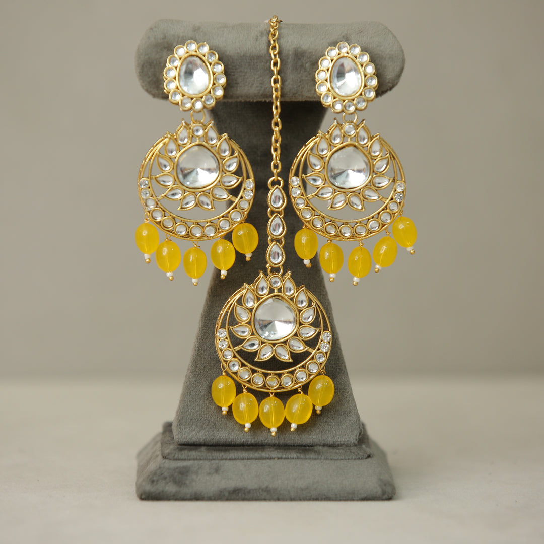 Pari Kundan Earrings And Tikka