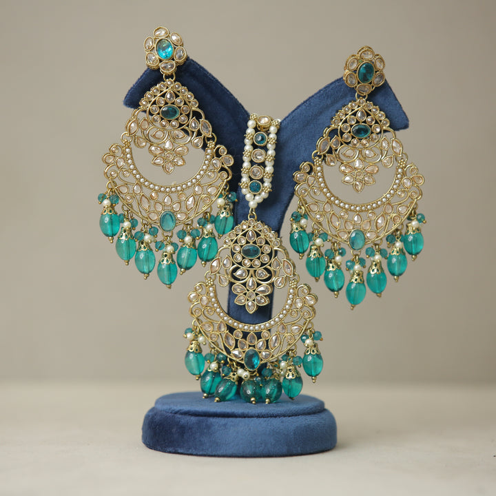 Simran Polki Earrings And Tikka