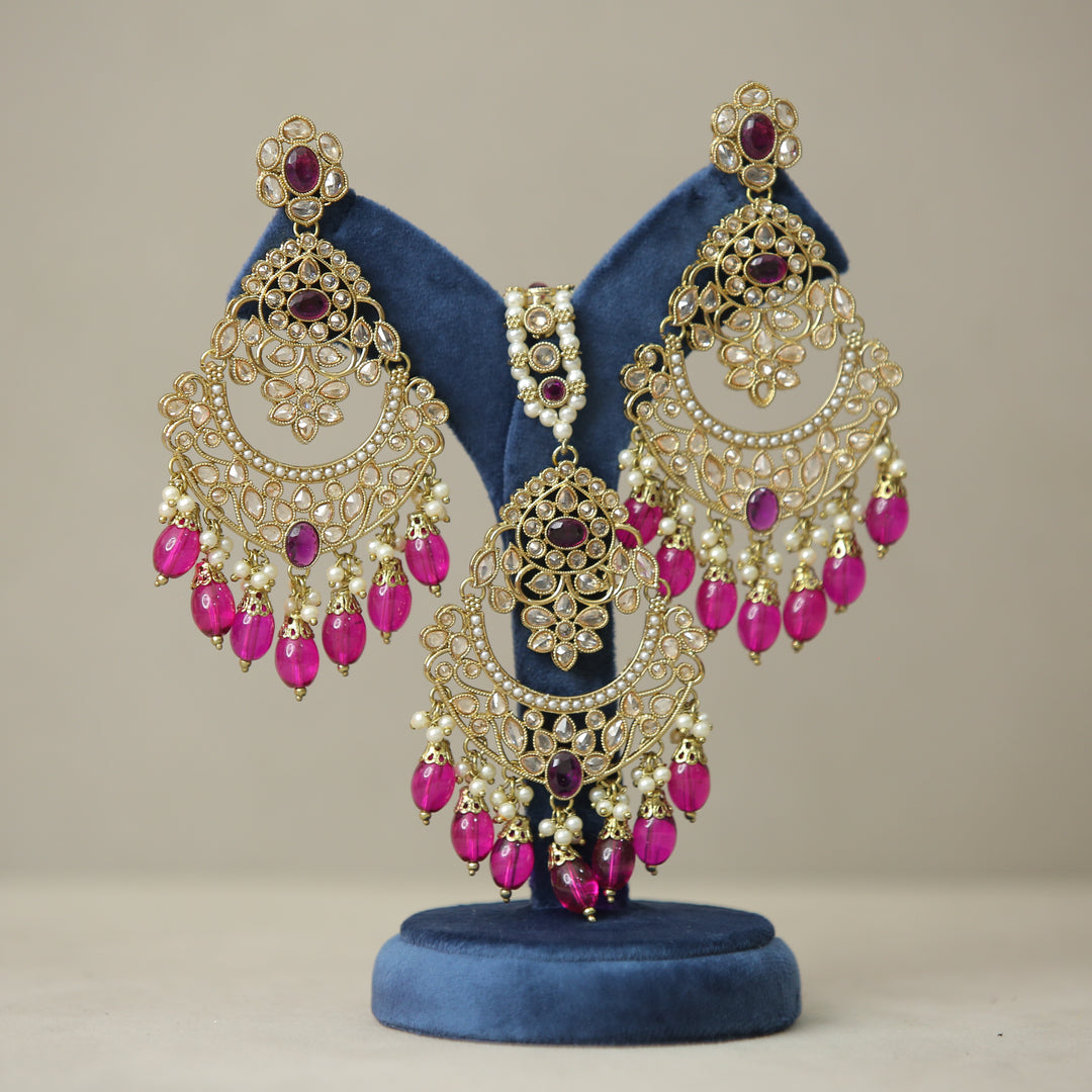 Simran Polki Earrings And Tikka