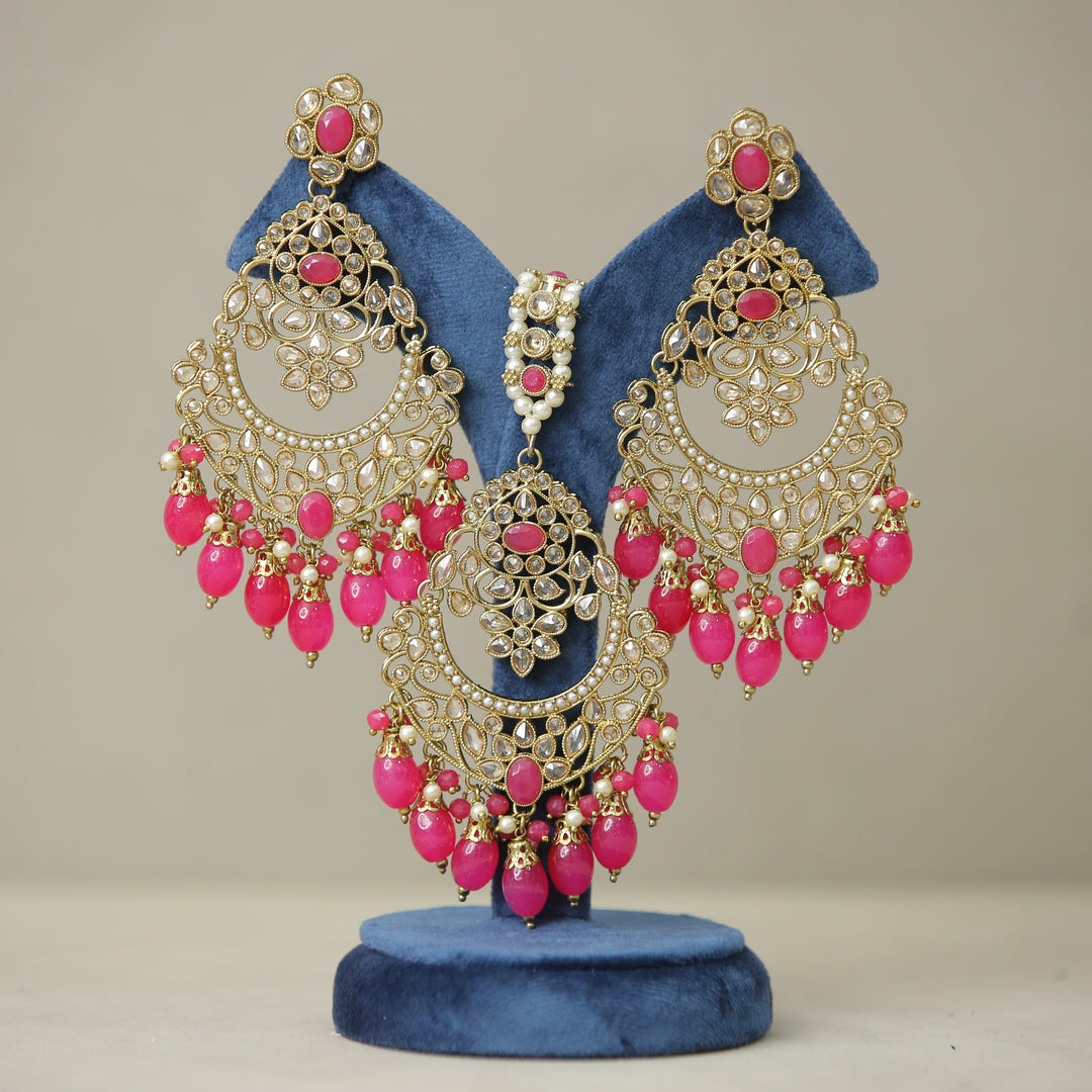 Simran Polki Earrings And Tikka