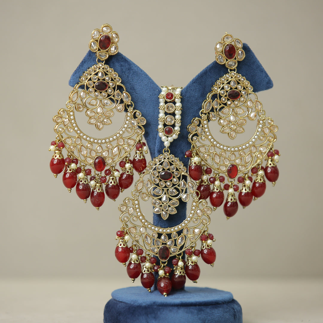 Simran Polki Earrings And Tikka