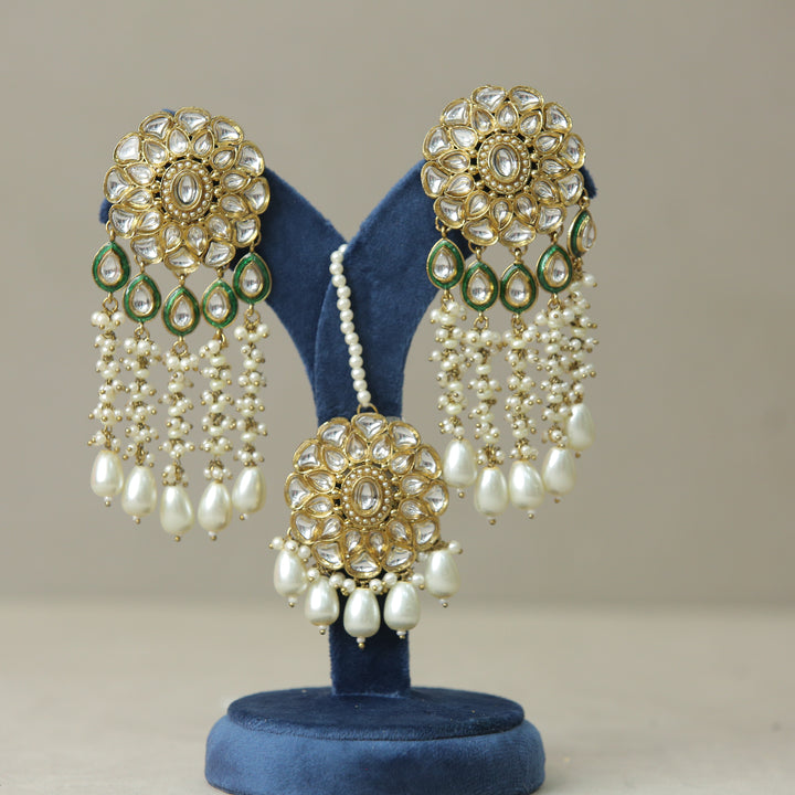 Aaheli Kundan Earrings And Tikka