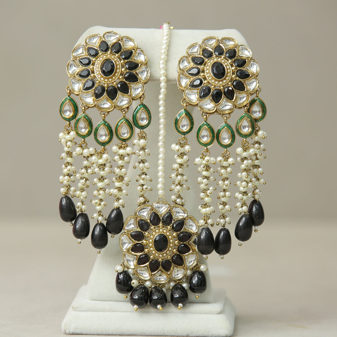 Aaheli Kundan Earrings And Tikka