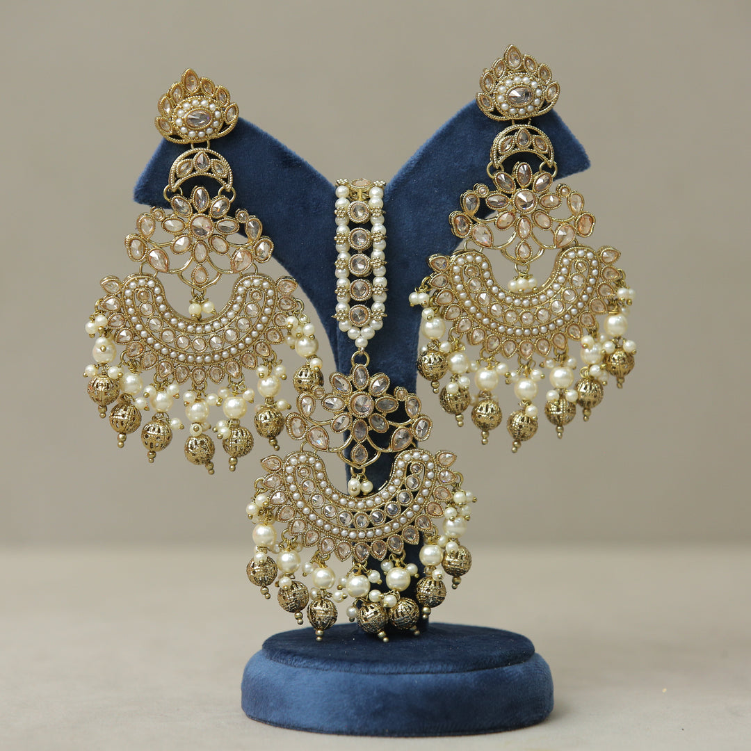 Anavi Polki Earrings And Tikka