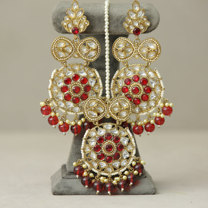 Aarushi Kundan Earrings And Tikka