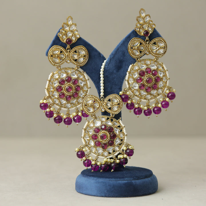 Aarushi Kundan Earrings And Tikka