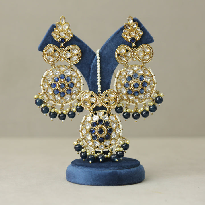 Aarushi Kundan Earrings And Tikka