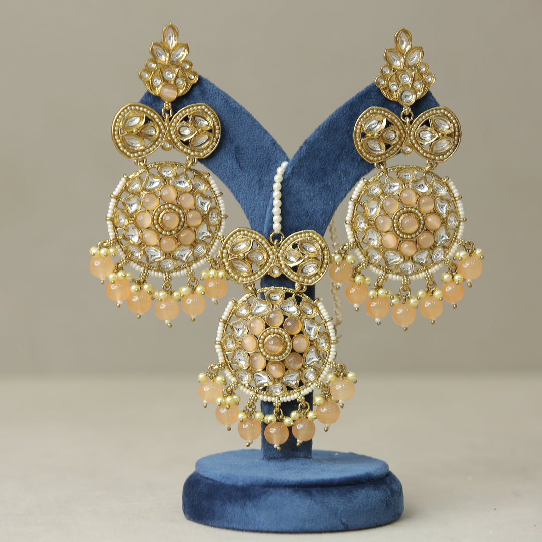 Aarushi Kundan Earrings And Tikka