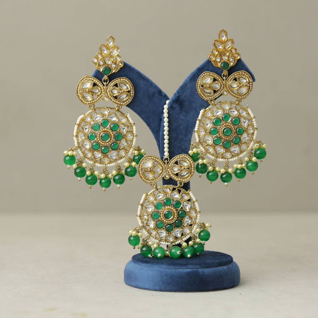 Aarushi Kundan Earrings And Tikka