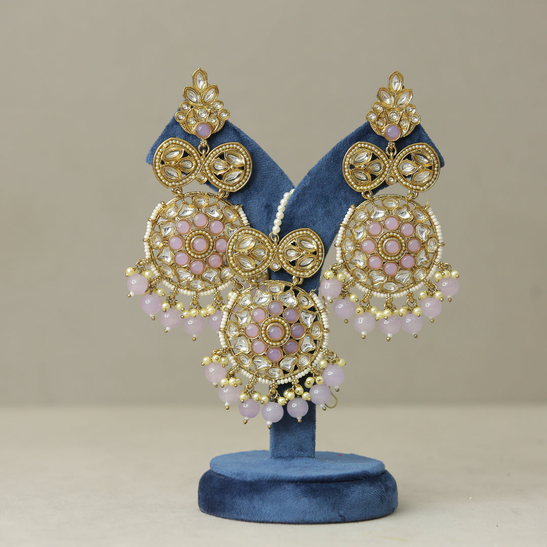 Aarushi Kundan Earrings And Tikka