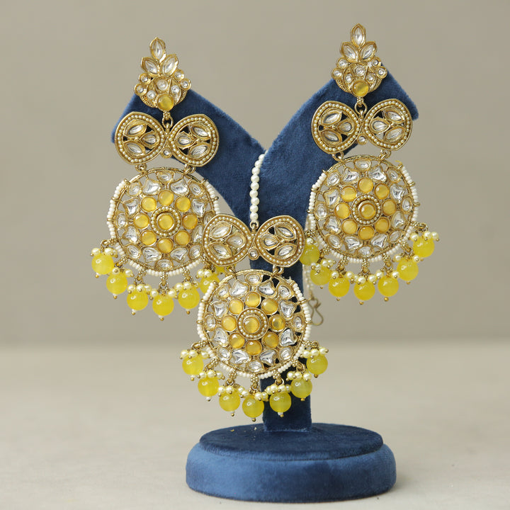 Aarushi Kundan Earrings And Tikka