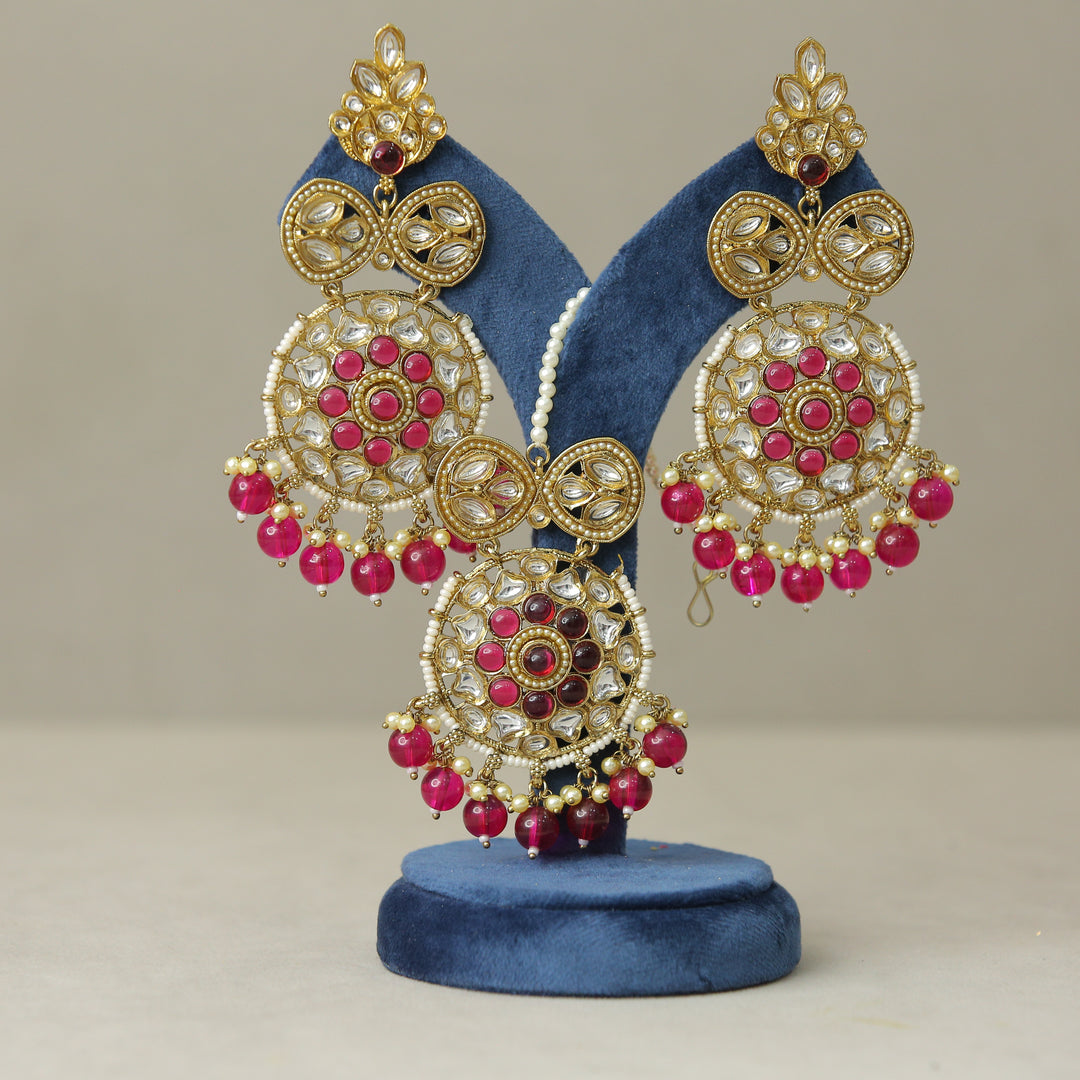 Aarushi Kundan Earrings And Tikka