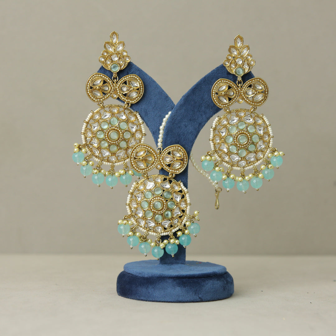 Aarushi Kundan Earrings And Tikka