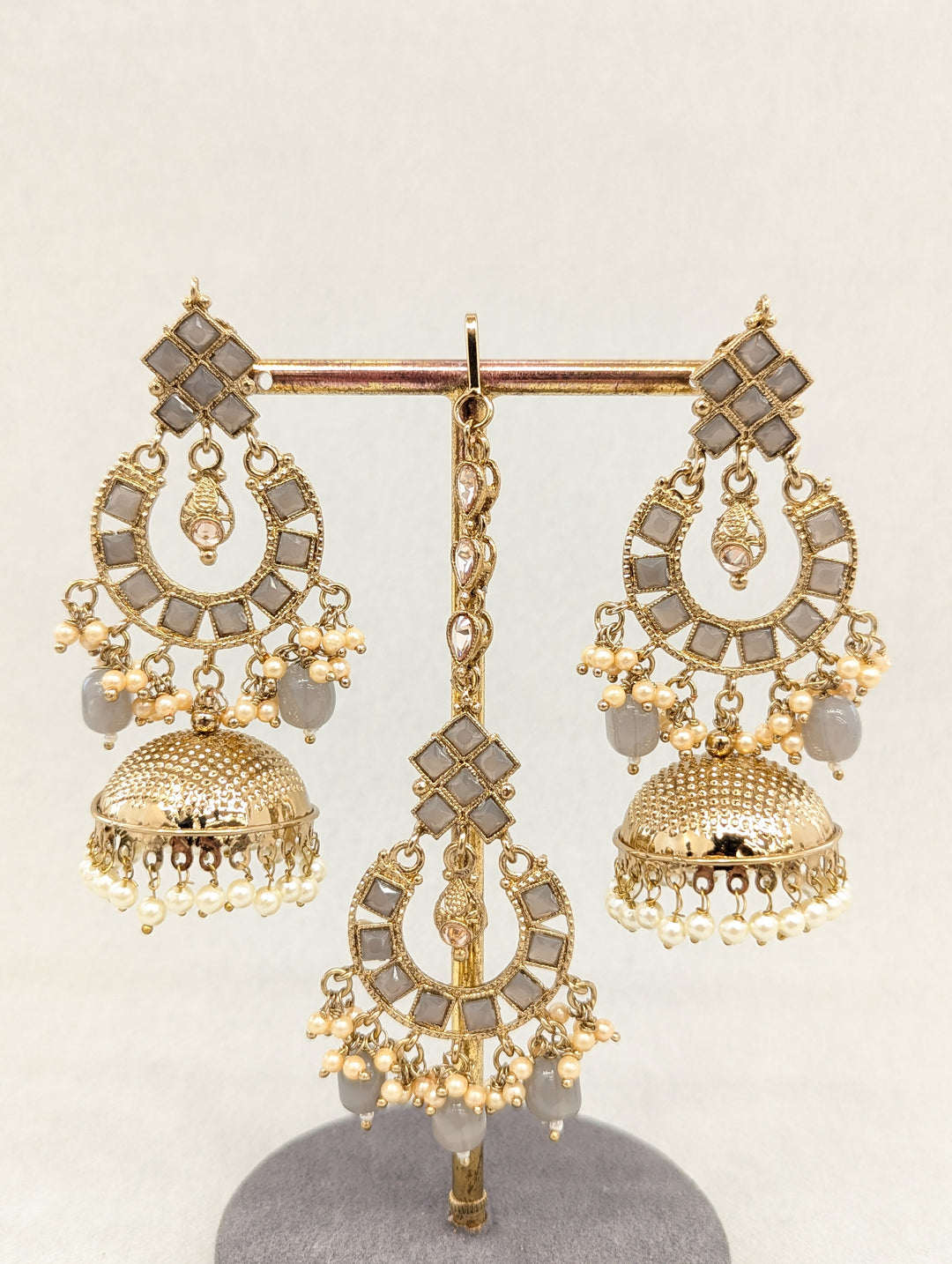 BHAVYA STONE EARRINGS AND TIKKA