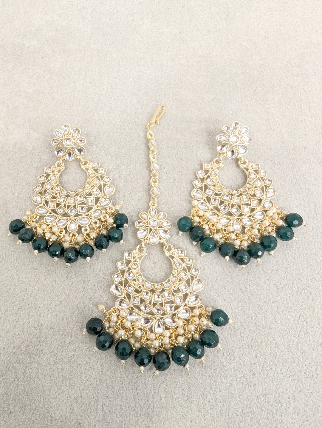 SUHANA STONE EARRINGS WITH TIKKA