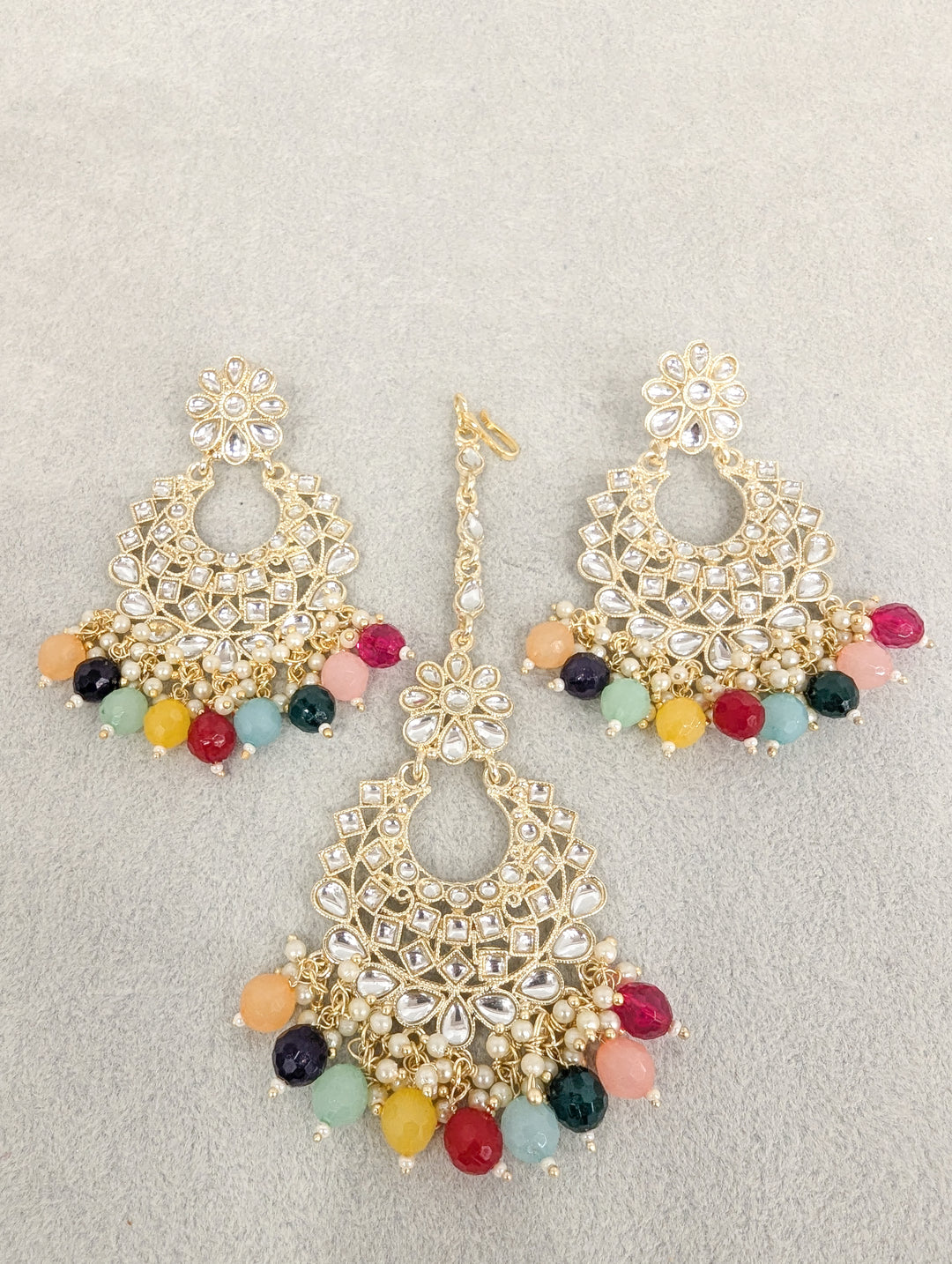 SUHANA STONE EARRINGS WITH TIKKA