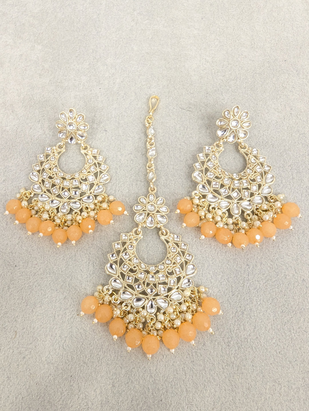 SUHANA STONE EARRINGS WITH TIKKA