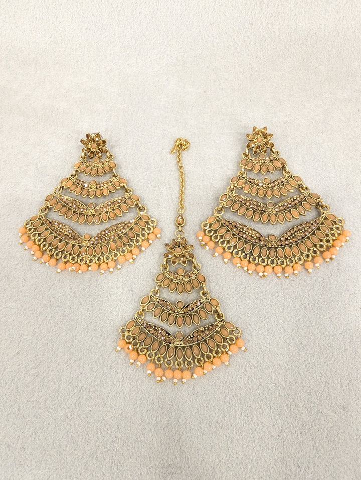 ISHANI STONE EARRINGS AND TIKKA