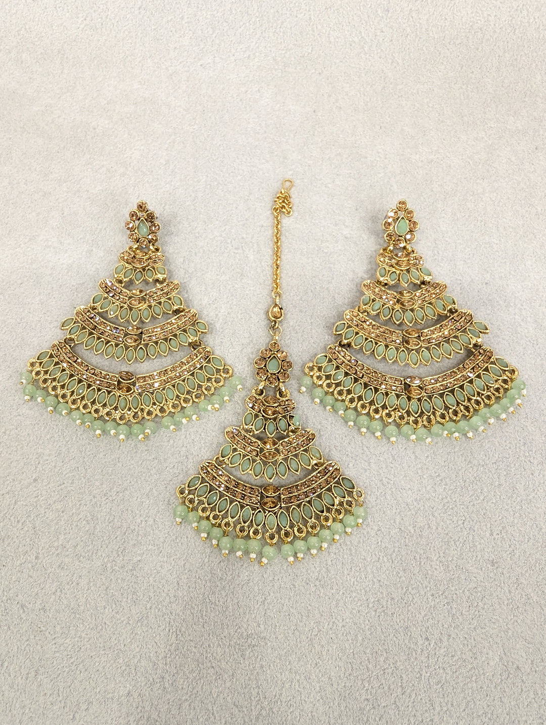 ISHANI STONE EARRINGS AND TIKKA