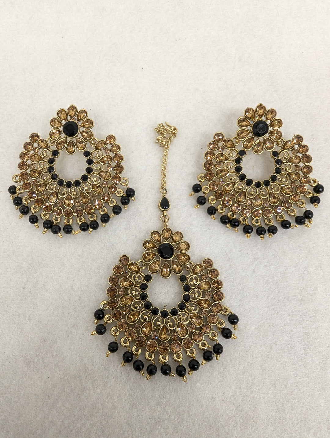 Prerna Stone Earring With Tikka