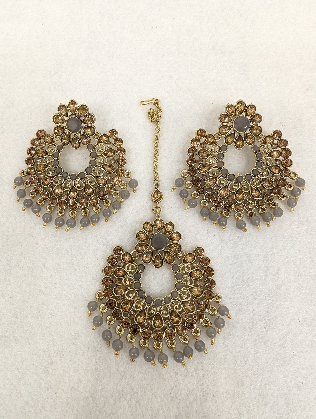 Prerna Stone Earring With Tikka