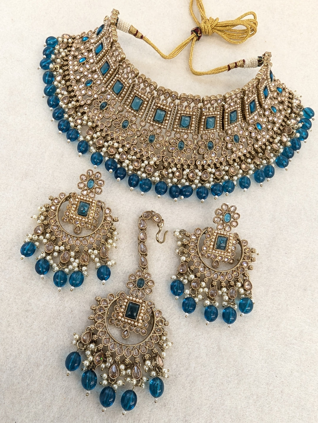 Divya Polki Full Set With Earring and Tikka