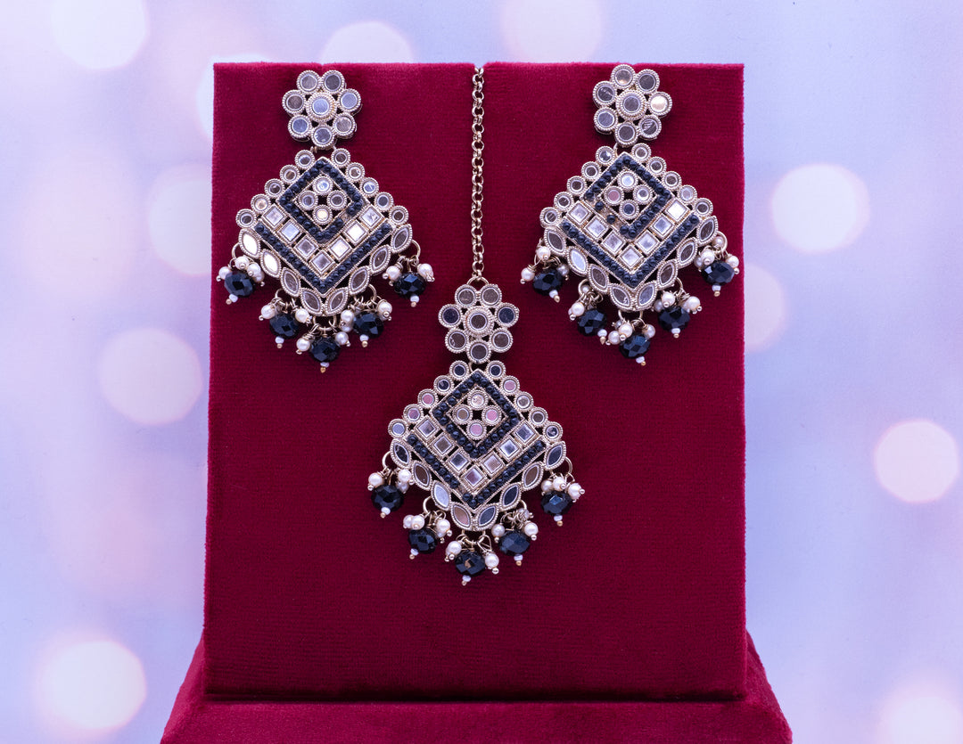 Malini Earrings with Tikka